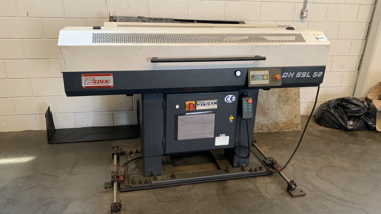 Alimentador de Barras FEDEK DH 65L S2