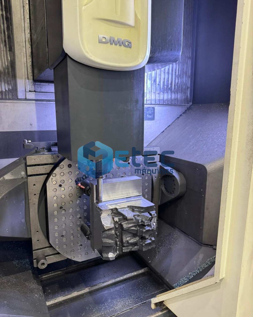 Centro de Usinagem 5 Eixos DMG DMU 85