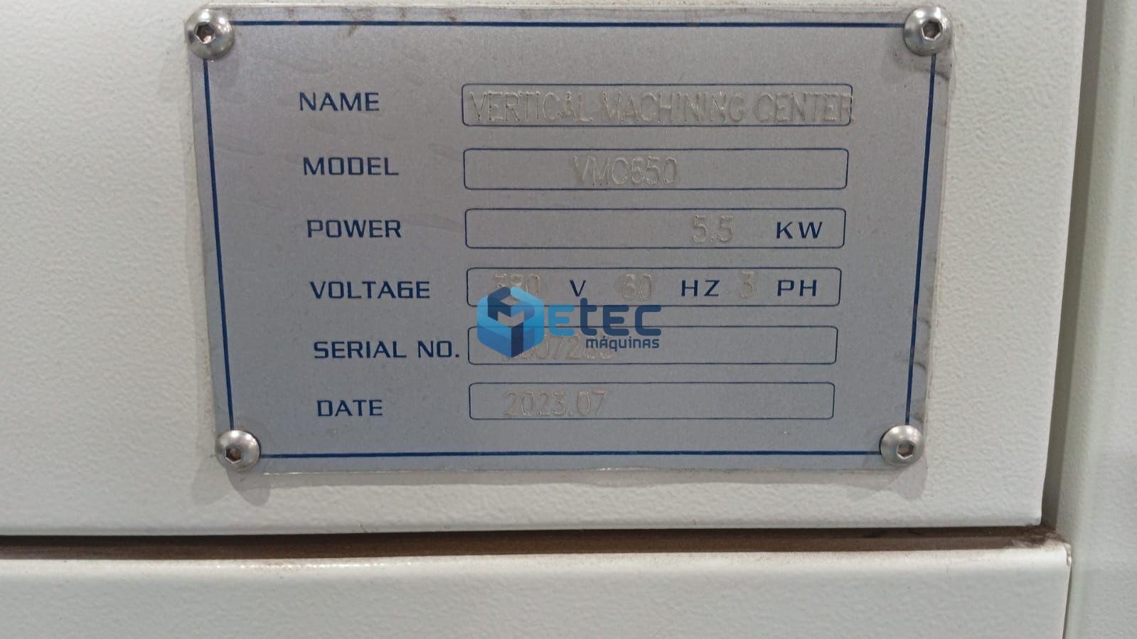 Centro de Usinagem Gama VMC650 + 4° Eixo