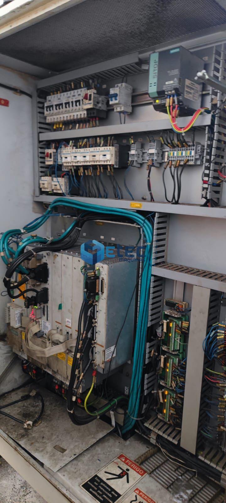 Centro de Usinagem Romi Discovery 760 + 4° Eixo