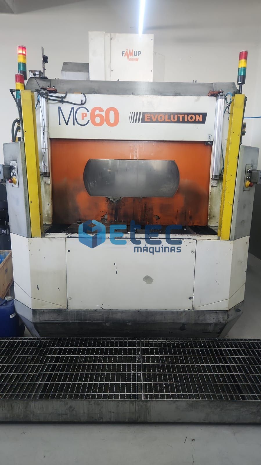 Centro de Usinagem Vertical Duplo Pallet Famup MC60