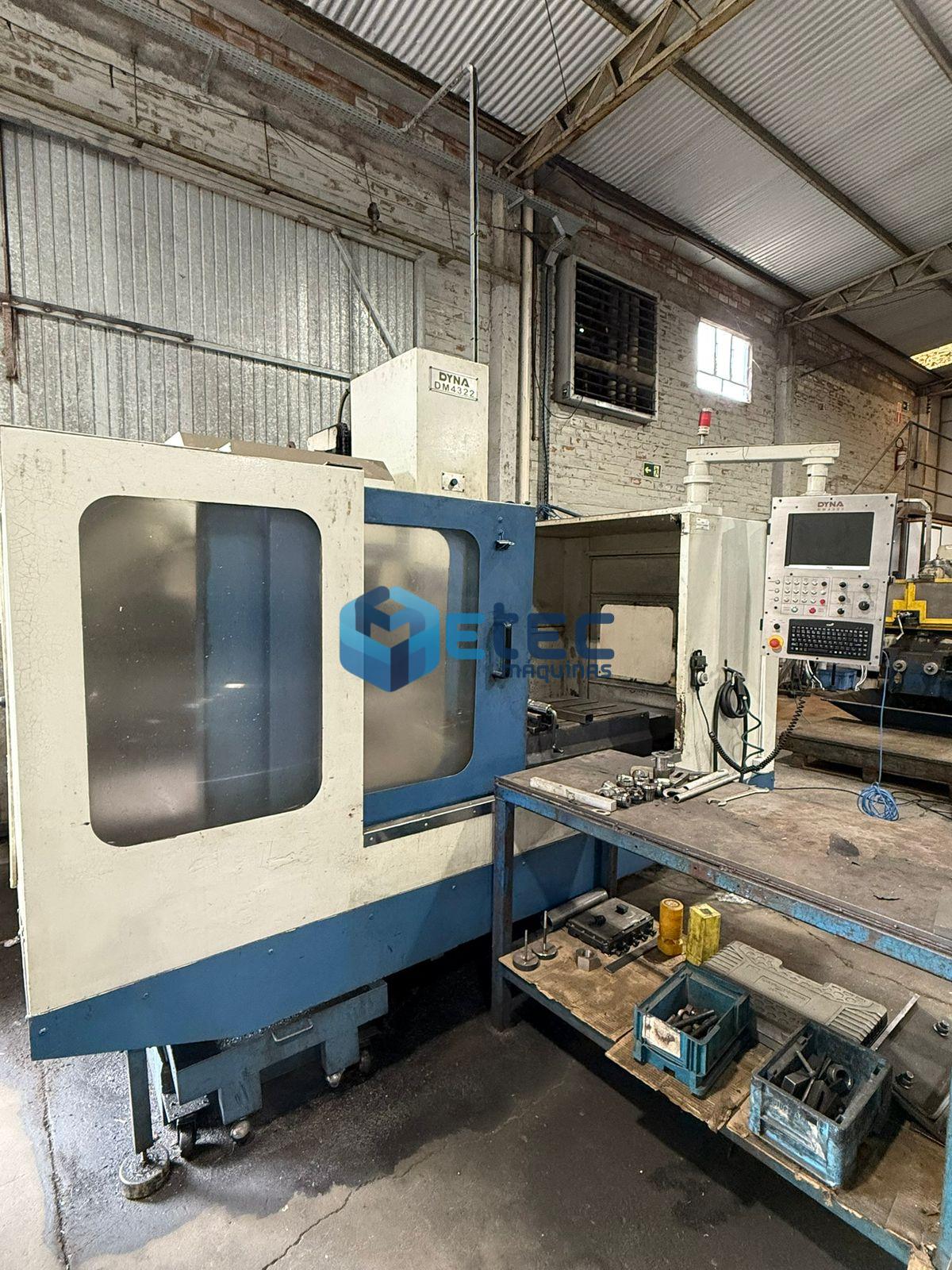 Centro de Usinagem Dyna DM4322