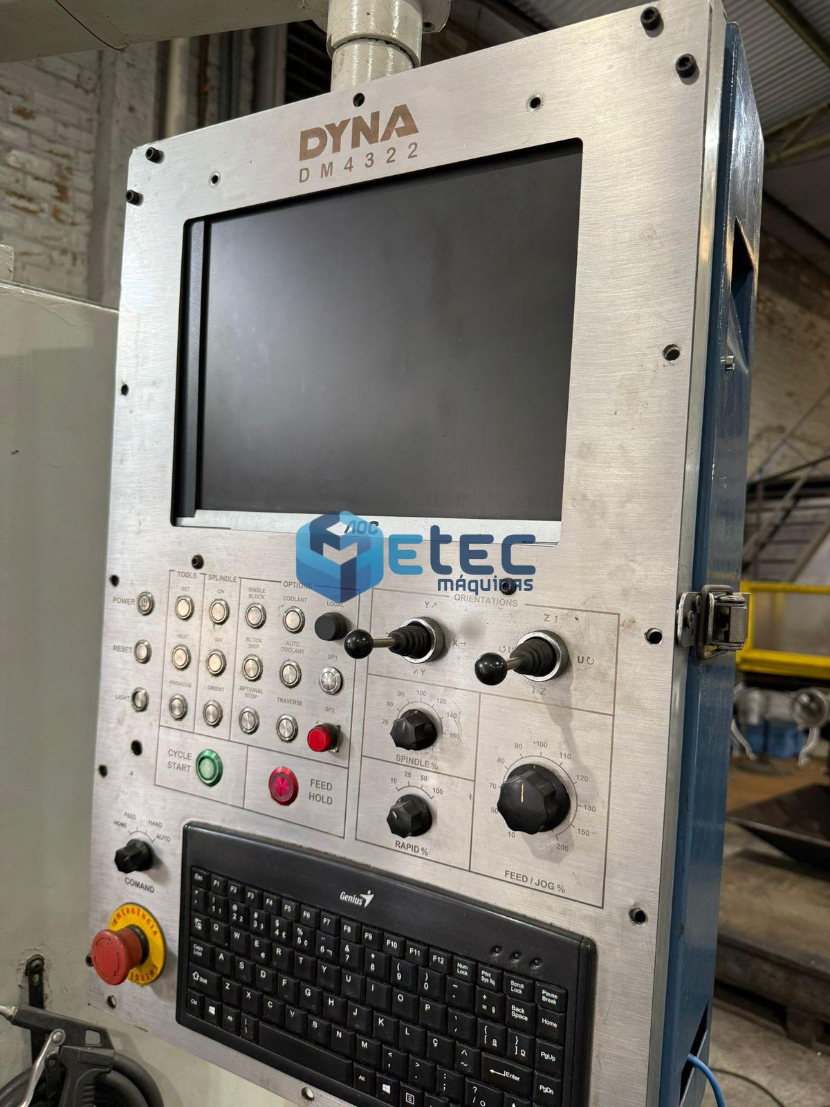 Centro de Usinagem Dyna DM4322
