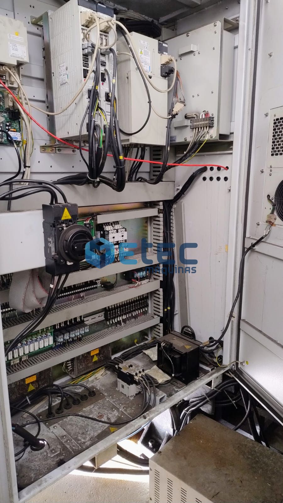 Centro de Usinagem Vertical Feeler FV-1000