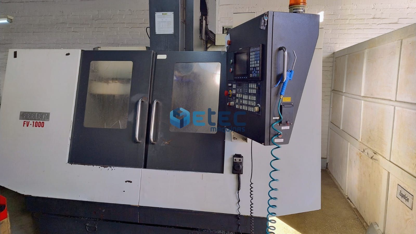 Centro de Usinagem Vertical Feeler FV-1000