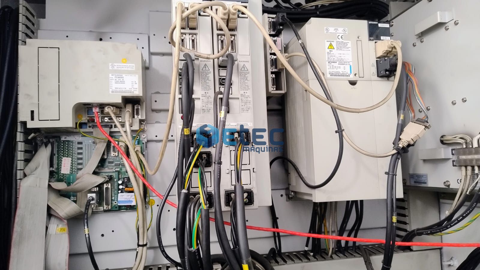 Centro de Usinagem Vertical Feeler FV-1000