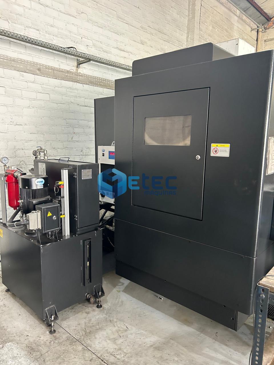 Centro de Usinagem Vertical Neway VM740 + 4° Eixo