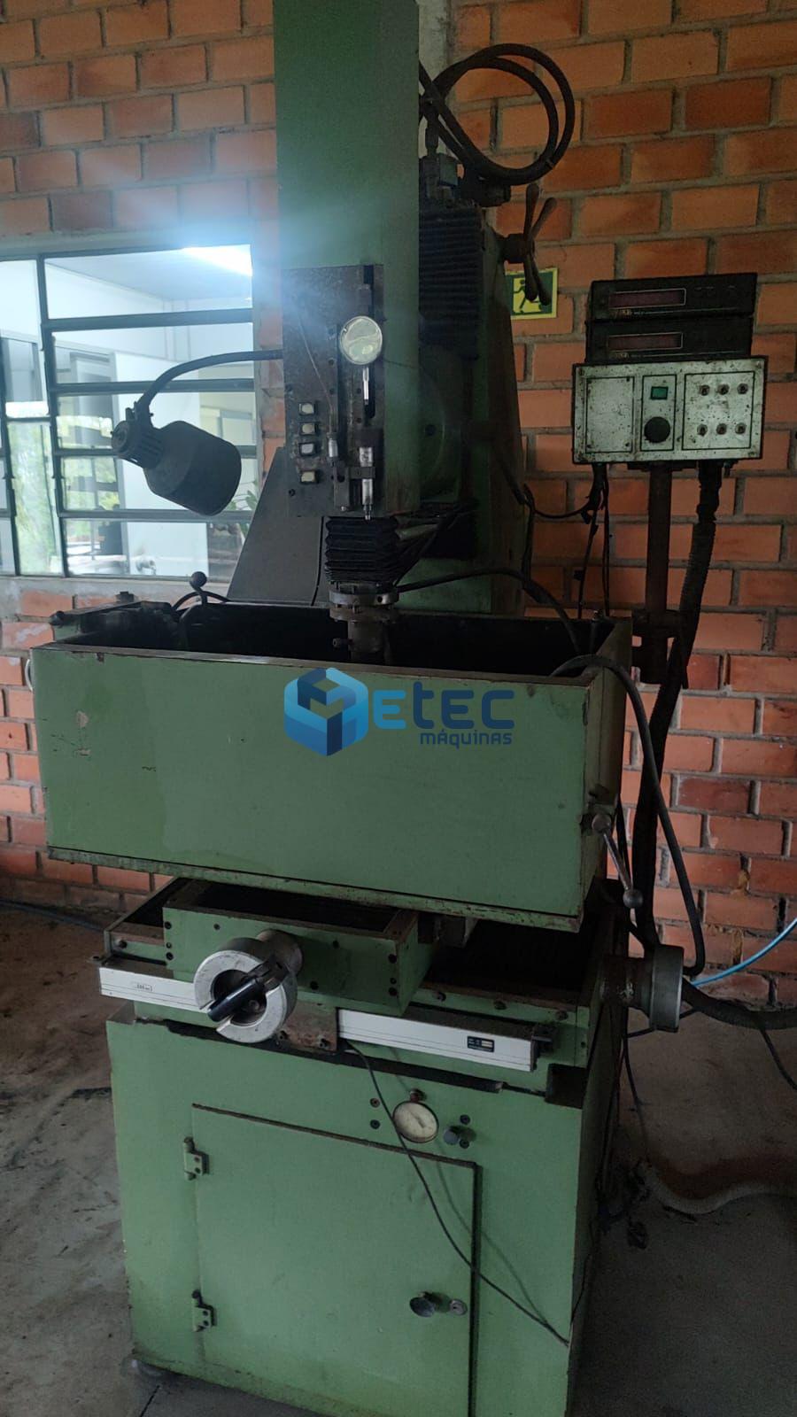 Eletroerosão Penetração Engespark EDM400