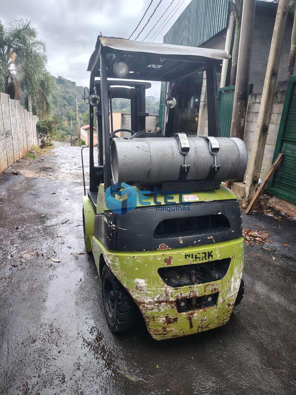 Empilhadeira Clark CL 2,5ton