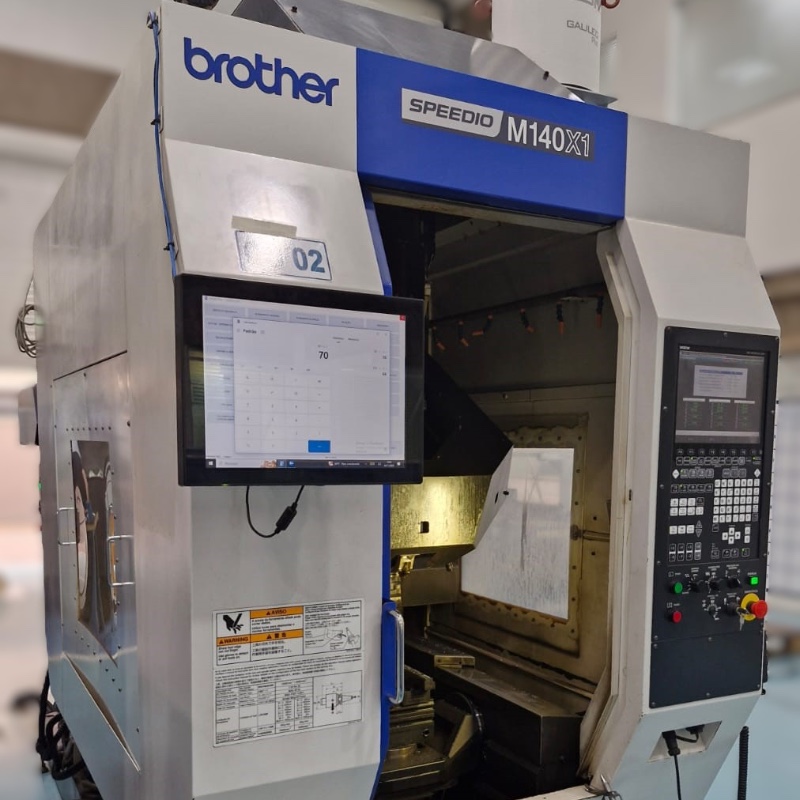 Centro de Usinagem 5 Eixos Brother M140X1