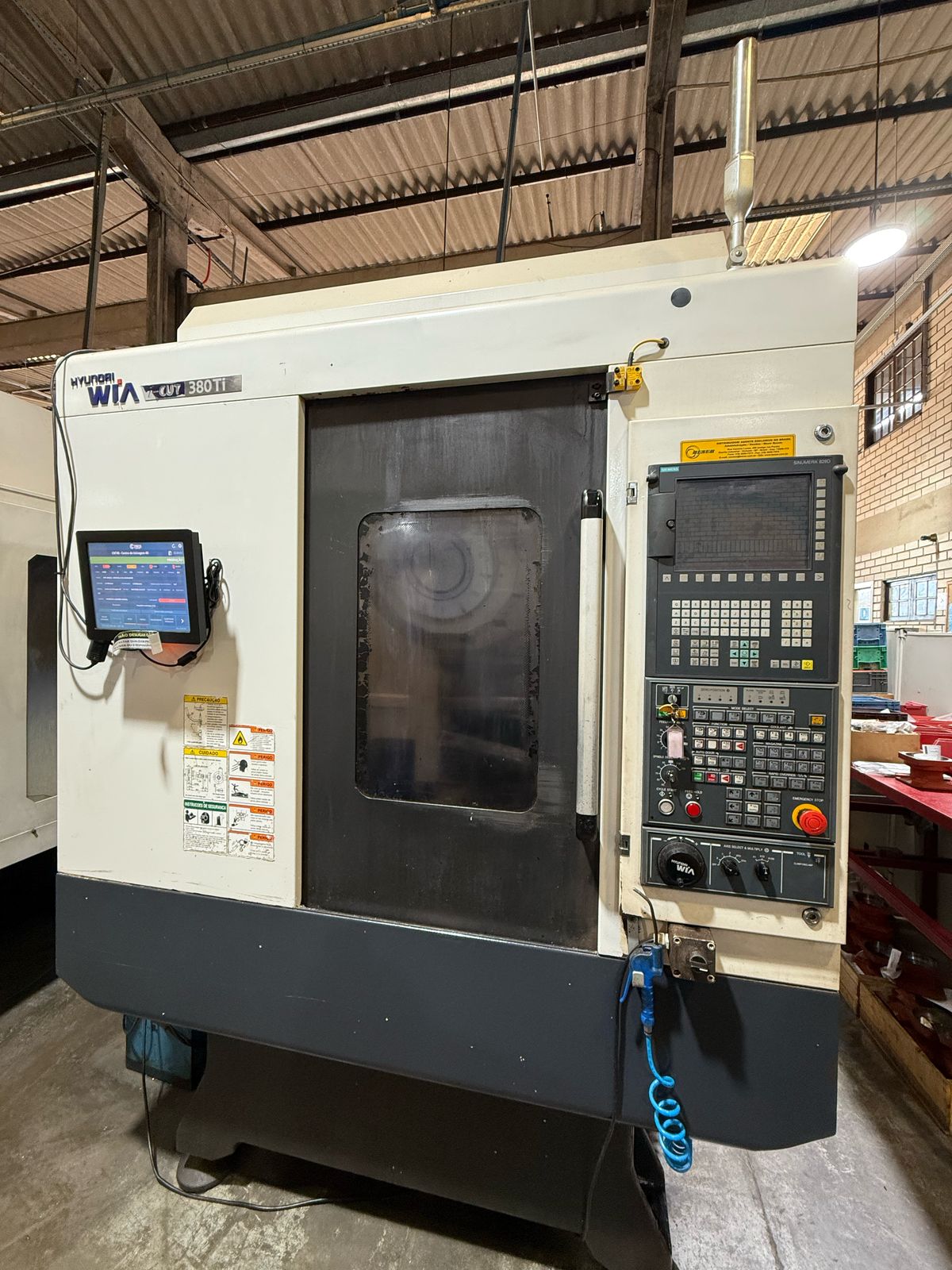 Centro de Usinagem Furação e Rosqueamento Hyundai i-CUT-380-TI
