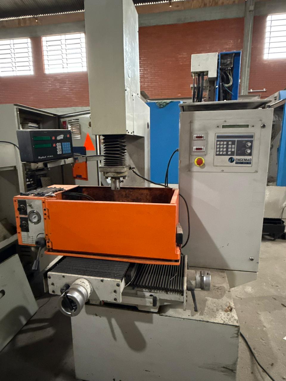 Eletroerosão Penetração Engemaq EDM 220NC