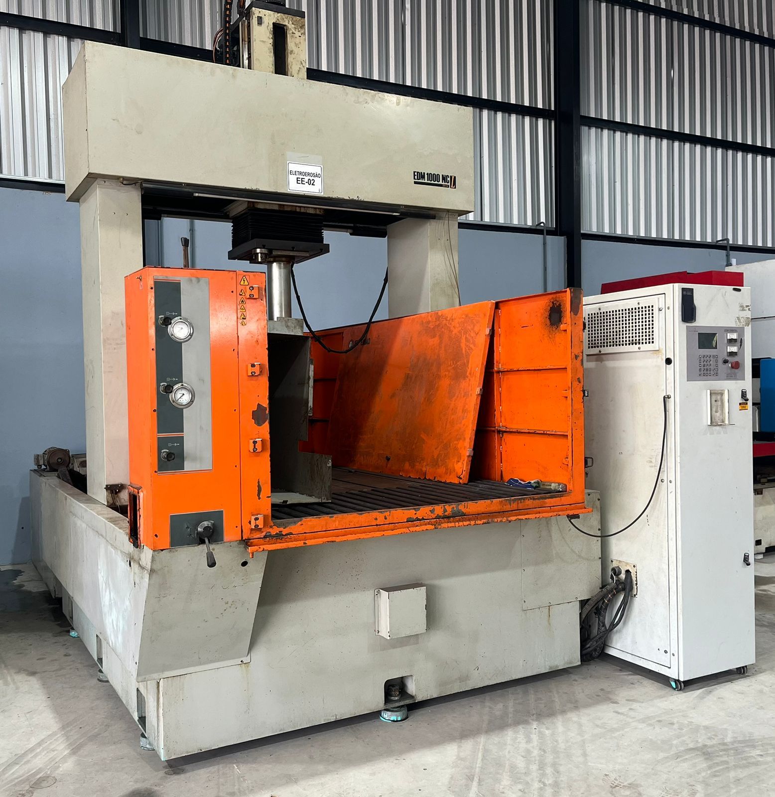 Eletroerosão Penetração Portal Engemaq EDM 1000 NC
