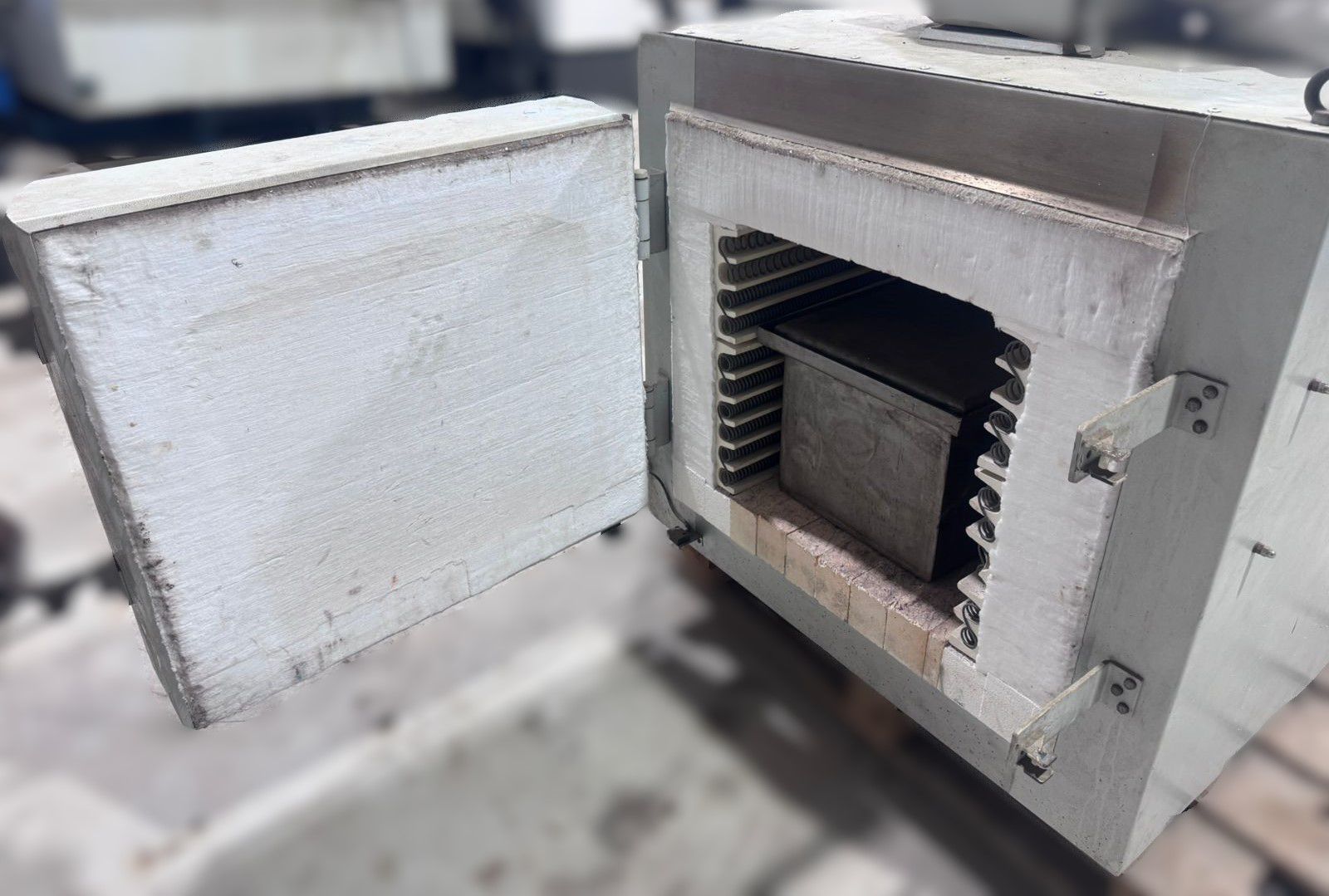 Forno de Tratamento Térmico Jung TB09612