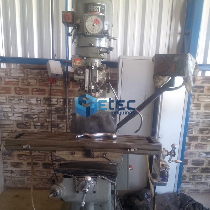 Fresadora Ferramenteira Convencional FIRST Com Digital