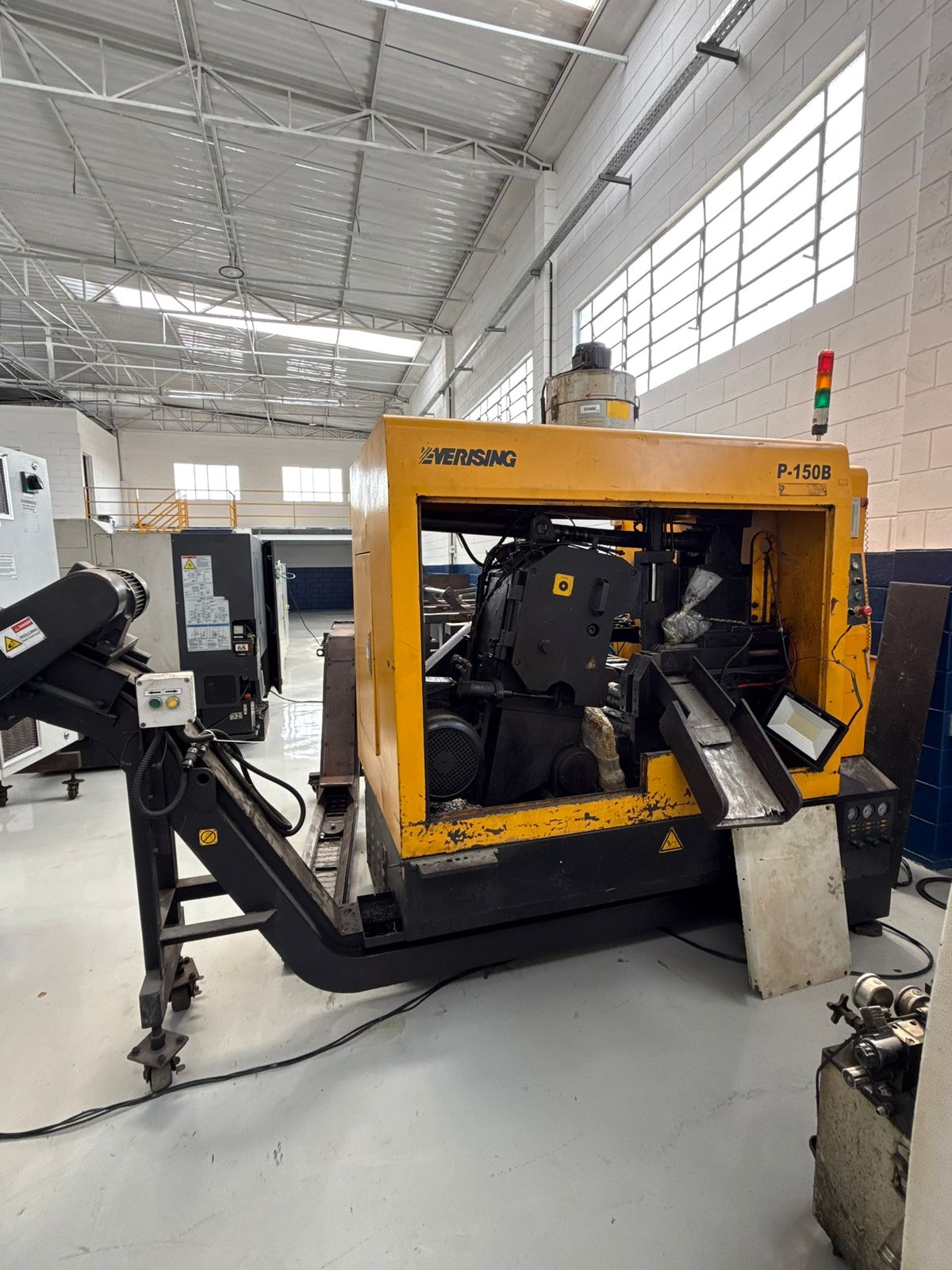 Serra de Disco Automática EVERESING P-150B