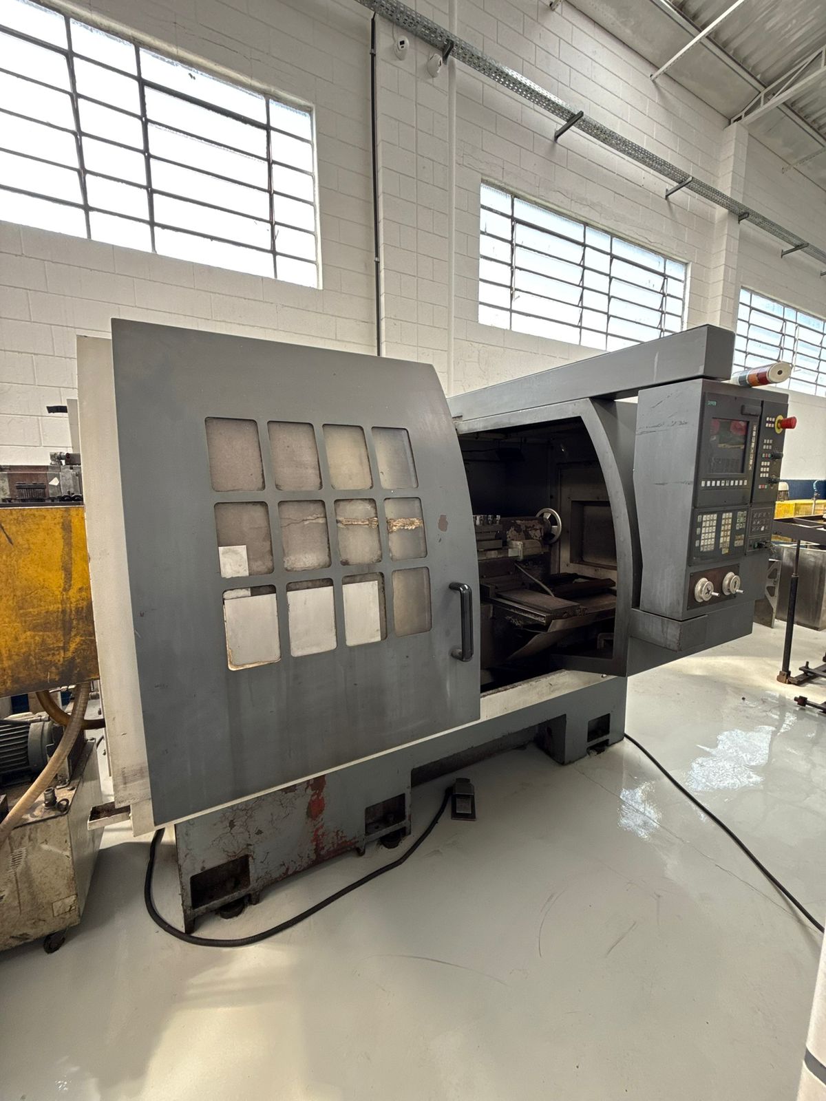 Torno CNC Panmachine KL2440